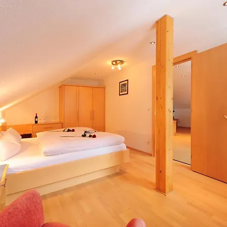 Haus Enzian Bed & Breakfast Sankt Anton am Arlberg Room photo