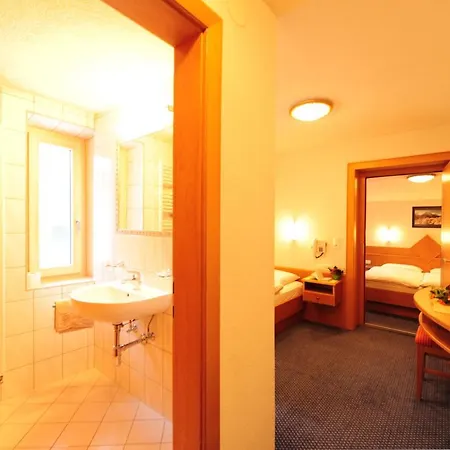 Haus Enzian Bed & Breakfast Sankt Anton am Arlberg Room photo