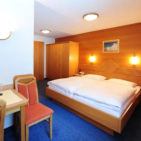 Haus Enzian Bed & Breakfast Sankt Anton am Arlberg Room photo