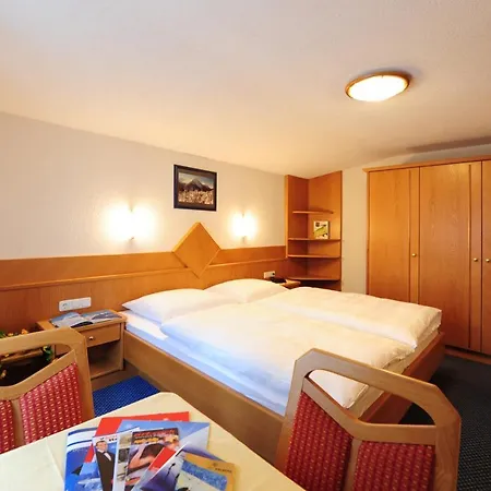 Haus Enzian Bed & Breakfast Sankt Anton am Arlberg Room photo