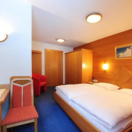 Haus Enzian Bed & Breakfast Sankt Anton am Arlberg Room photo