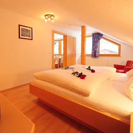 Haus Enzian Bed & Breakfast Sankt Anton am Arlberg Room photo
