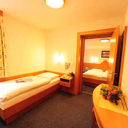 Haus Enzian Bed & Breakfast Sankt Anton am Arlberg Room photo