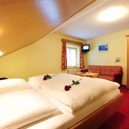 Haus Enzian Bed & Breakfast Sankt Anton am Arlberg Room photo